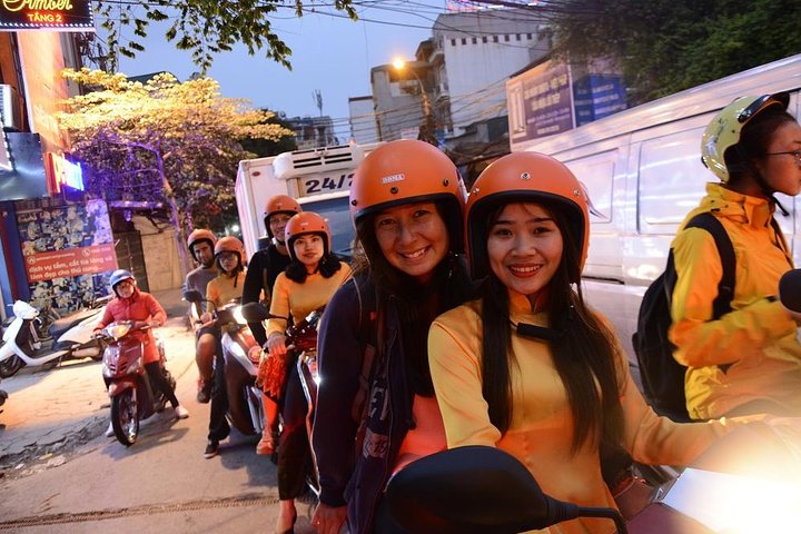 Hanoi Motorbike Tours Led By Women: Hanoi By Night Foodie Motorbike Tours | wizardtrip