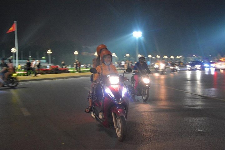 Nächtliche Motorrad-Food-Tour in Hanoi, Vietnam, mit lokaler Küche und Sehenswürdigkeiten, Foto 9 | wizardtrip