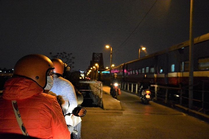 Nächtliche Motorrad-Food-Tour in Hanoi, Vietnam, mit lokaler Küche und Sehenswürdigkeiten, Foto 13 | wizardtrip