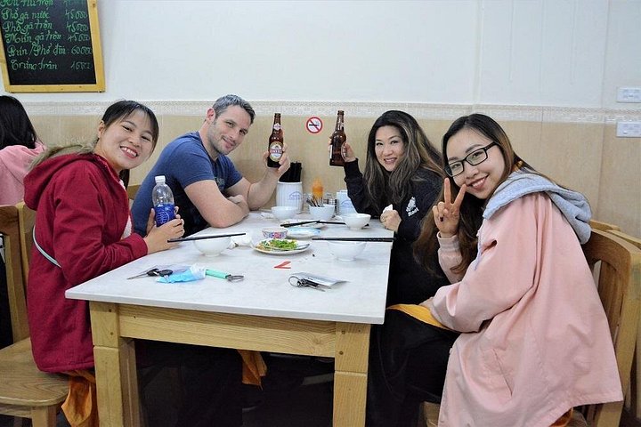 Nächtliche Motorrad-Food-Tour in Hanoi, Vietnam, mit lokaler Küche und Sehenswürdigkeiten, Foto 16 | wizardtrip