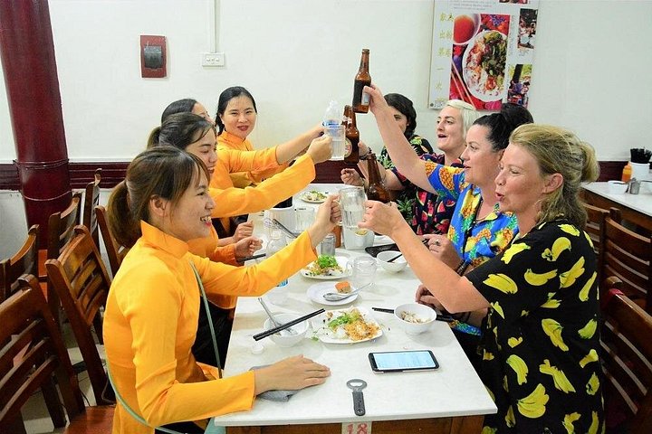 Nächtliche Motorrad-Food-Tour in Hanoi, Vietnam, mit lokaler Küche und Sehenswürdigkeiten, Foto 21 | wizardtrip