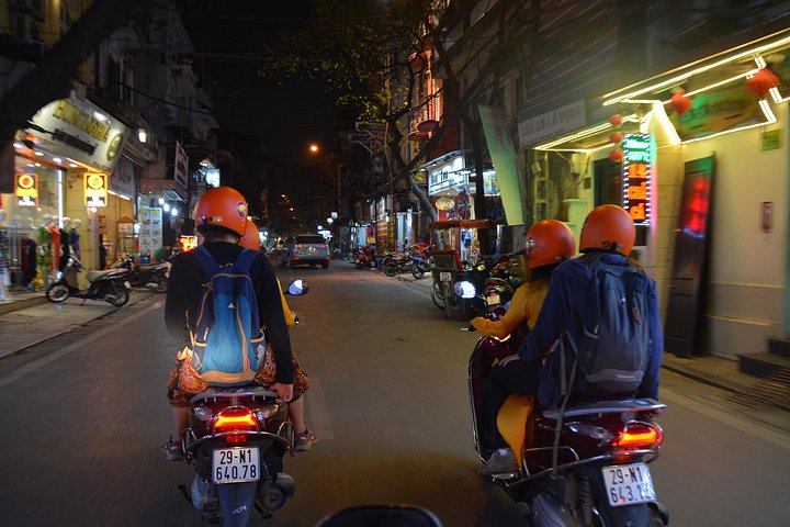 Nächtliche Motorrad-Food-Tour in Hanoi, Vietnam, mit lokaler Küche und Sehenswürdigkeiten, Foto 24 | wizardtrip