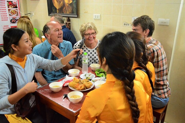 Nächtliche Motorrad-Food-Tour in Hanoi, Vietnam, mit lokaler Küche und Sehenswürdigkeiten, Foto 26 | wizardtrip