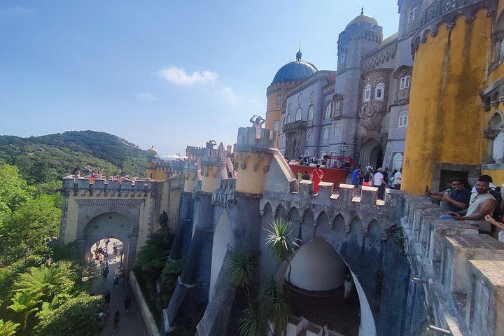 Guided tour of Sintra's palaces and Cascais from Lisbon, Portugal, photo 6 | wizardtrip