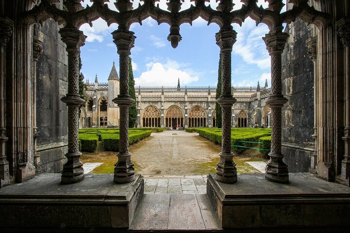 Tour guiado desde Lisboa visitando Fátima, Nazaré, Monasterio de Batalha y pueblo medieval de Óbidos, foto 6 | wizardtrip