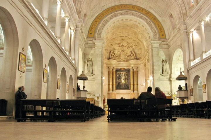 Tour guiado desde Lisboa visitando Fátima, Nazaré, Monasterio de Batalha y pueblo medieval de Óbidos, foto 12 | wizardtrip