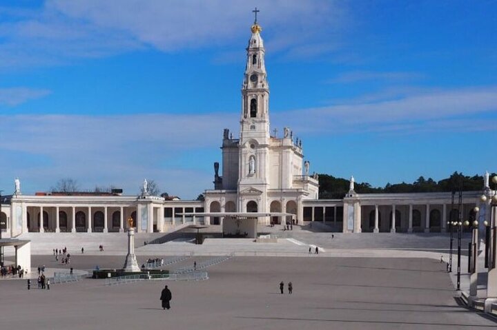 Tour guiado desde Lisboa visitando Fátima, Nazaré, Monasterio de Batalha y pueblo medieval de Óbidos, foto 14 | wizardtrip