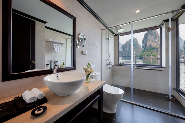 Luksuriøst 5-stjerners cruise som navigerer gjennom det fantastiske karstlandskapet i Halong Bay og Lan Ha Bay, Vietnam, foto 7 | wizardtrip