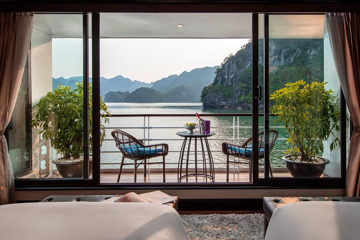 Luksuriøst 5-stjerners cruise som navigerer gjennom det fantastiske karstlandskapet i Halong Bay og Lan Ha Bay, Vietnam, foto 8 | wizardtrip