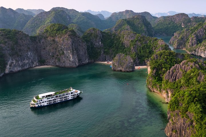 Mon Chéri Cruises 5 star: Amazing 3 days exploring Halong & Cat Ba island | wizardtrip