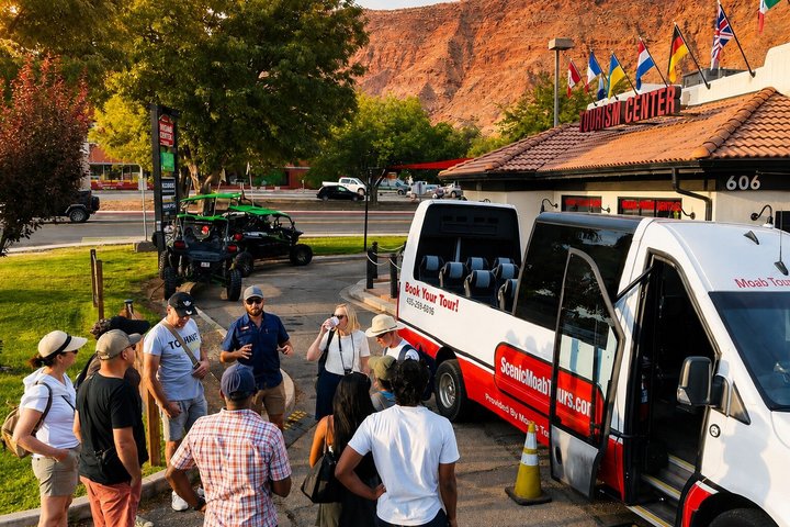 Guided tour of Arches National Park from Moab in a Panoramic Van, showcasing unique rock formations, photo 6 | wizardtrip