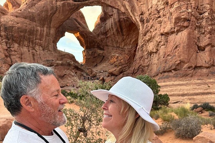 Guided tour of Arches National Park from Moab in a Panoramic Van, showcasing unique rock formations, photo 10 | wizardtrip
