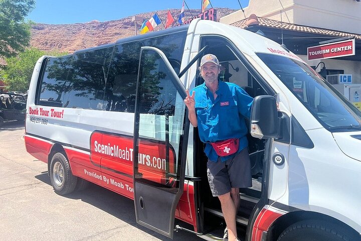 Guided tour of Arches National Park from Moab in a Panoramic Van, showcasing unique rock formations, photo 11 | wizardtrip