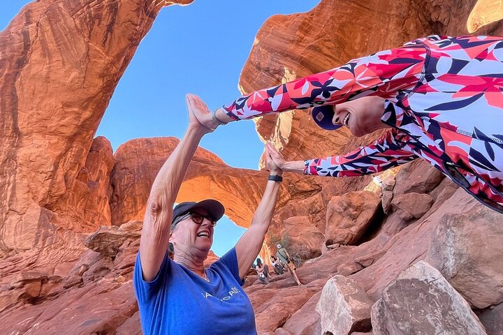 Guided tour of Arches National Park from Moab in a Panoramic Van, showcasing unique rock formations, photo 12 | wizardtrip