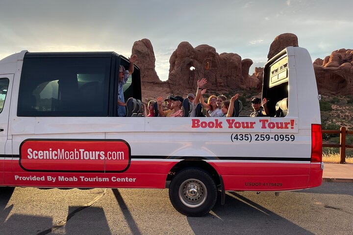 Guided tour of Arches National Park from Moab in a Panoramic Van, showcasing unique rock formations, photo 15 | wizardtrip