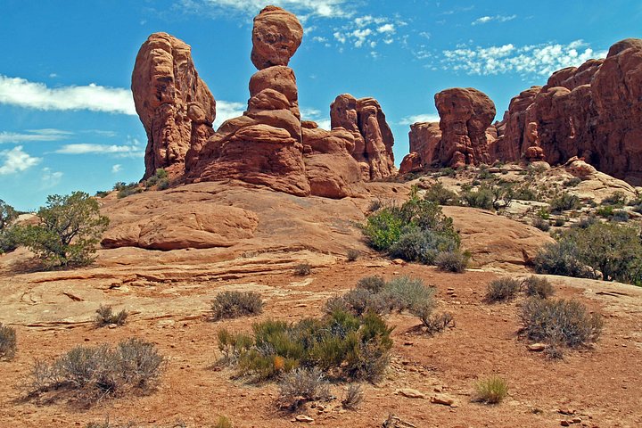 Guided tour of Arches National Park from Moab in a Panoramic Van, showcasing unique rock formations, photo 28 | wizardtrip