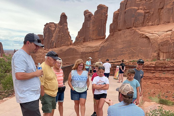 Guided tour of Arches National Park from Moab in a Panoramic Van, showcasing unique rock formations, photo 30 | wizardtrip