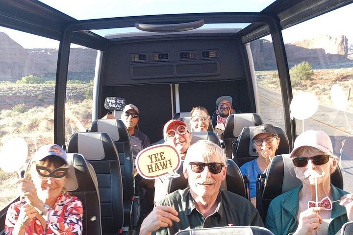 Guided tour of Arches National Park from Moab in a Panoramic Van, showcasing unique rock formations, photo 32 | wizardtrip