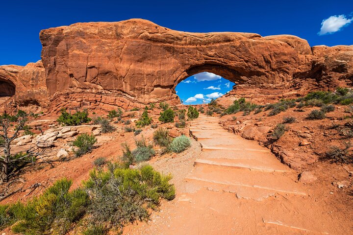 Guided tour of Arches National Park from Moab in a Panoramic Van, showcasing unique rock formations, photo 35 | wizardtrip