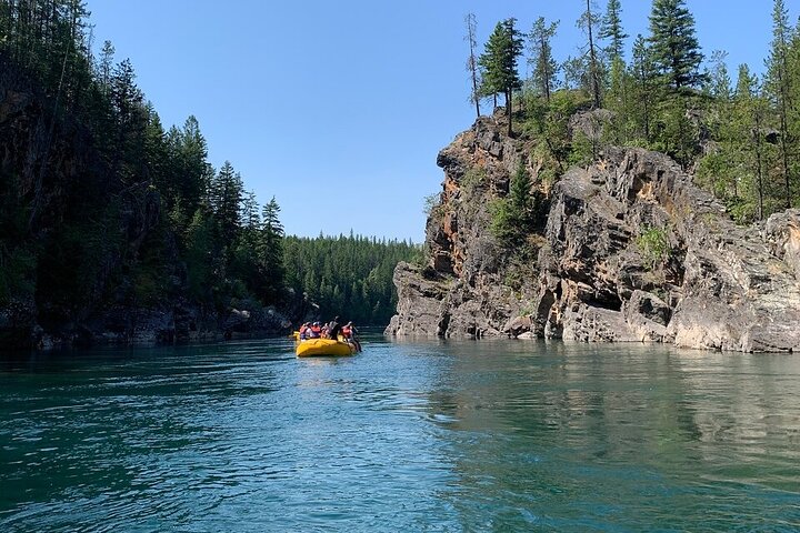 Halvdags naturskjønn flåte på Middle Fork of the Flathead River | wizardtrip