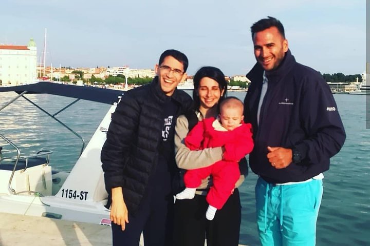 Speedboot-Tour von Split zur Blauen Grotte, Hvar und umliegenden Inseln, die atemberaubende Adriaküste und Aktivitäten zeigt, Foto 18 | wizardtrip