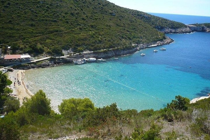 Speedboot-Tour von Split zur Blauen Grotte, Hvar und umliegenden Inseln, die atemberaubende Adriaküste und Aktivitäten zeigt, Foto 29 | wizardtrip