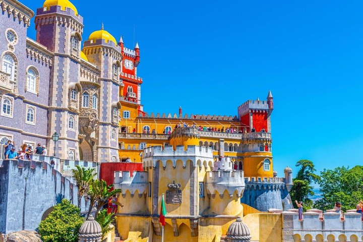 Excursión en Grupo Pequeño a Sintra, Palacio da Pena, Cabo da Roca y Cascais | wizardtrip