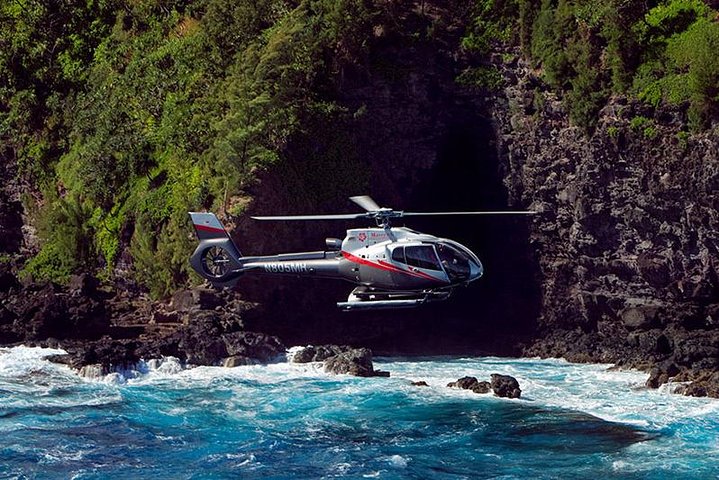 Luxe Helikoptervlucht met Landing in Hana Rainforest | wizardtrip