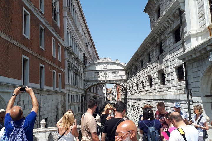 Excursion guidée d'une journée à Venise depuis Milan, avec des monuments emblématiques et une promenade en bateau, photo 24 | wizardtrip