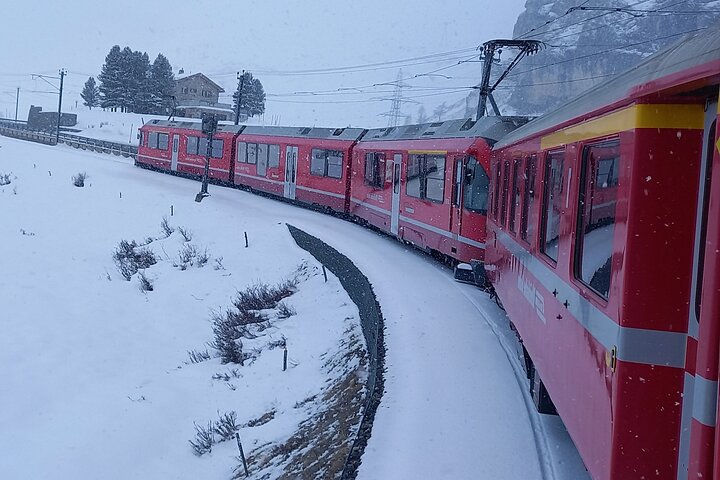 ミラノからサンモリッツへのスイスアルプスを巡る景色の良い列車旅、ベルニナ・レッドトレイン、写真10 | wizardtrip