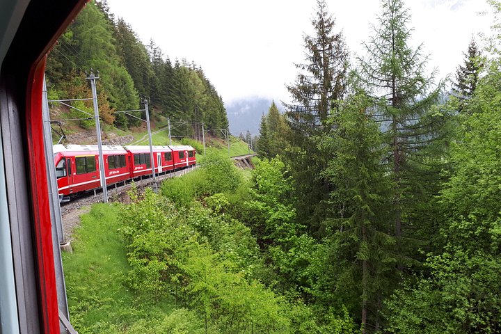 ミラノからサンモリッツへのスイスアルプスを巡る景色の良い列車旅、ベルニナ・レッドトレイン、写真12 | wizardtrip