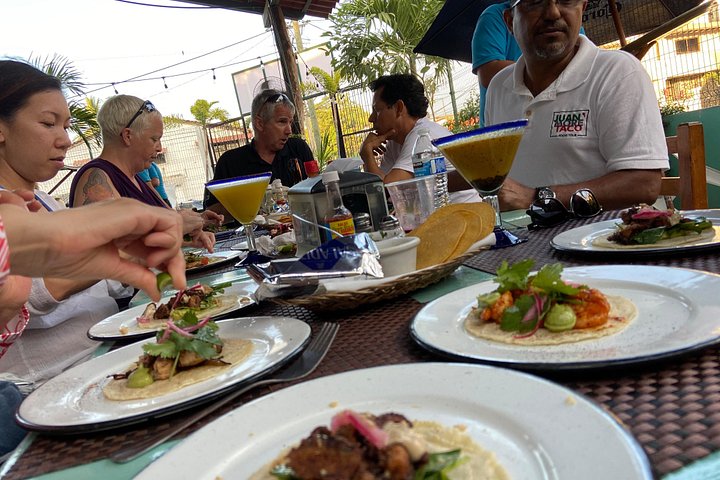 En guidet mat- og tacoturopplevelse gjennom de livlige gatene og lokale spisestedene i sentrum av Cabo San Lucas, Mexico, foto 13 | wizardtrip