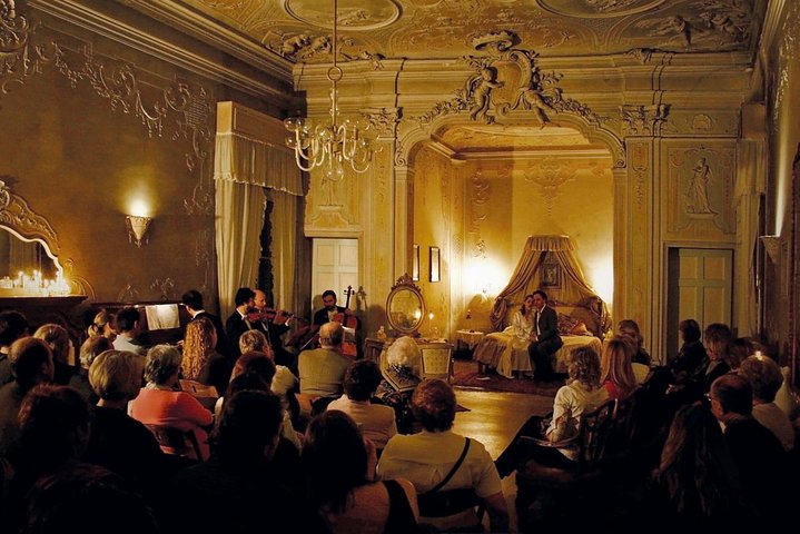 Musica a Palazzo 'Traveling Opera' Performance in Venice | wizardtrip