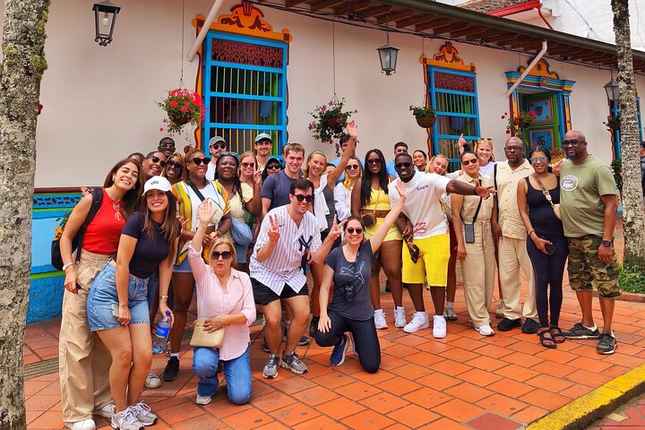 Dagsutflykt till Guatapé, Colombia, med den färgglada staden, El Peñol-klippan och en båttur, foto 11 | wizardtrip