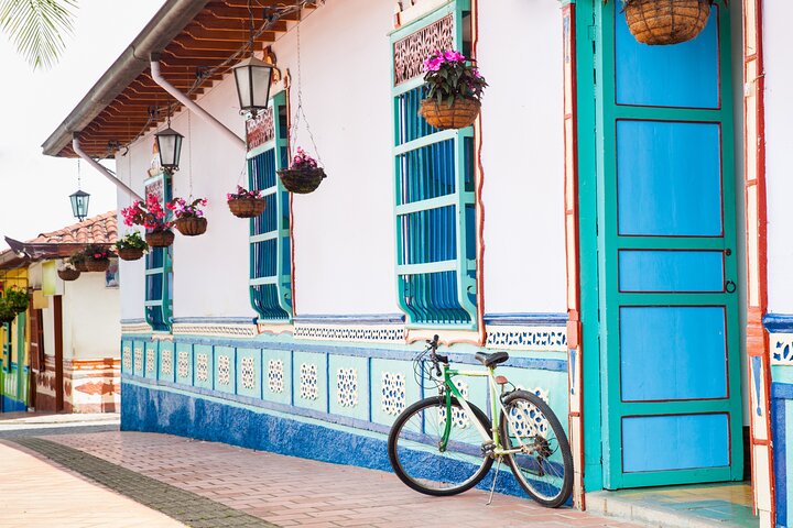Dagsutflykt till Guatapé, Colombia, med den färgglada staden, El Peñol-klippan och en båttur, foto 16 | wizardtrip