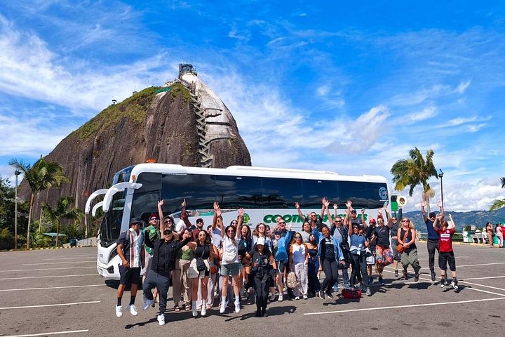 Dagsutflykt till Guatapé, Colombia, med den färgglada staden, El Peñol-klippan och en båttur, foto 20 | wizardtrip