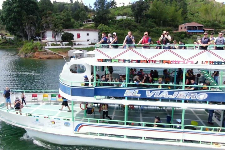 Dagsutflykt till Guatapé, Colombia, med den färgglada staden, El Peñol-klippan och en båttur, foto 21 | wizardtrip