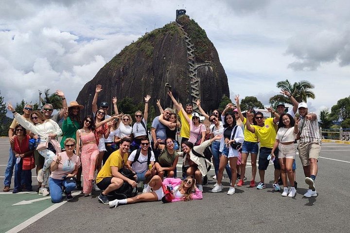 Dagsutflykt till Guatapé, Colombia, med den färgglada staden, El Peñol-klippan och en båttur, foto 30 | wizardtrip