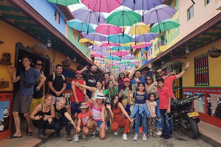Dagsutflykt till Guatapé, Colombia, med den färgglada staden, El Peñol-klippan och en båttur, foto 32 | wizardtrip