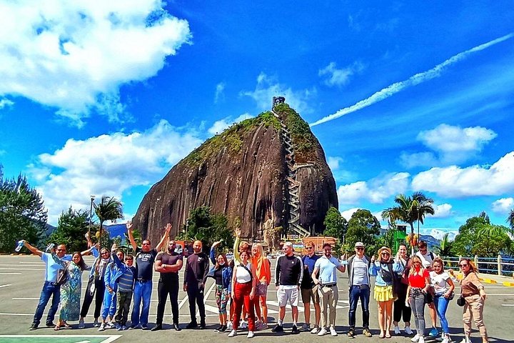 Dagsutflykt till Guatapé, Colombia, med den färgglada staden, El Peñol-klippan och en båttur, foto 39 | wizardtrip