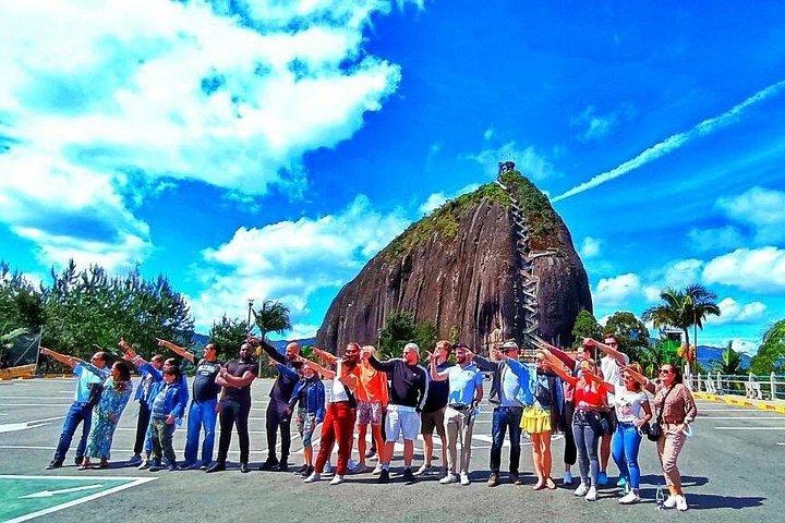Dagsutflykt till Guatapé, Colombia, med den färgglada staden, El Peñol-klippan och en båttur, foto 41 | wizardtrip