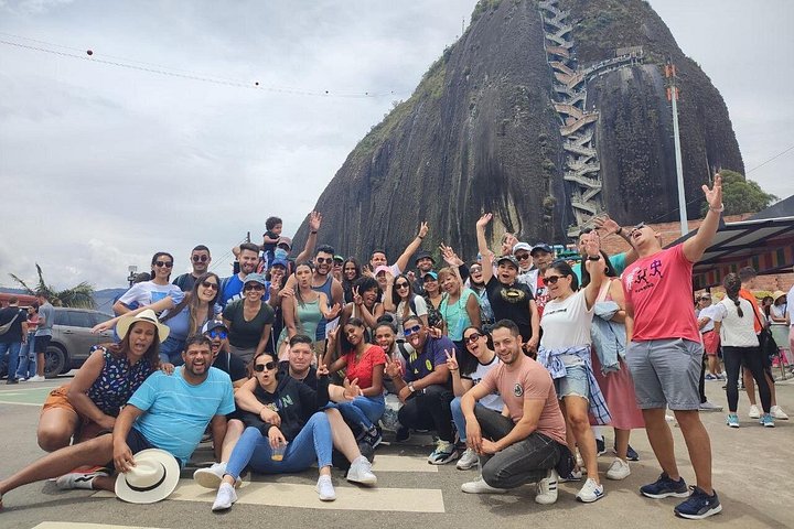 Dagsutflykt till Guatapé, Colombia, med den färgglada staden, El Peñol-klippan och en båttur, foto 44 | wizardtrip
