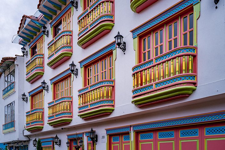 Dagsutflykt till Guatapé, Colombia, med den färgglada staden, El Peñol-klippan och en båttur, foto 46 | wizardtrip