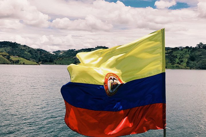 Dagsutflykt till Guatapé, Colombia, med den färgglada staden, El Peñol-klippan och en båttur, foto 47 | wizardtrip
