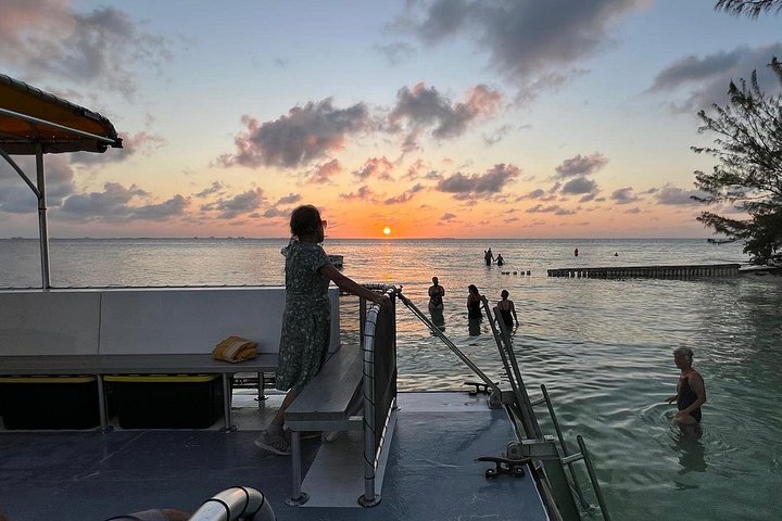 Aften bådtur i Grand Cayman for at se bioluminescens og søstjerner, foto 15 | wizardtrip