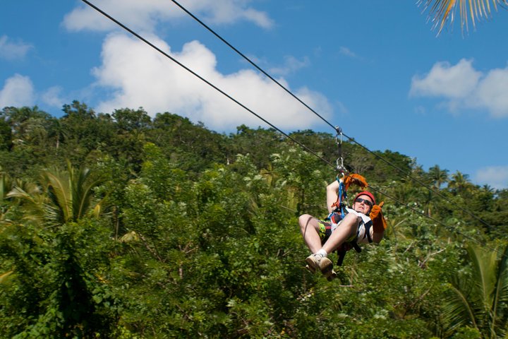 Ervaar een spannend zipline-avontuur over de weelderige tropische landschappen van Samaná, Dominicaanse Republiek, foto 7 | wizardtrip