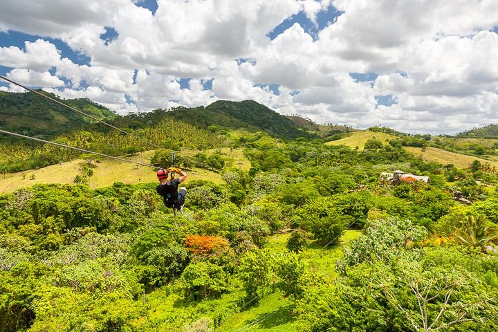 Oplev spændingen ved at svæve side om side gennem de frodige tropiske skove i Punta Cana, foto 5 | wizardtrip