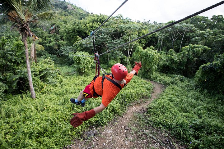 Oplev spændingen ved at svæve side om side gennem de frodige tropiske skove i Punta Cana, foto 8 | wizardtrip
