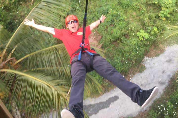 Oplev spændingen ved at svæve side om side gennem de frodige tropiske skove i Punta Cana, foto 11 | wizardtrip