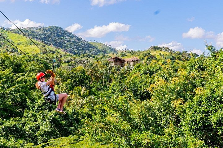 Oplev spændingen ved at svæve side om side gennem de frodige tropiske skove i Punta Cana, foto 15 | wizardtrip